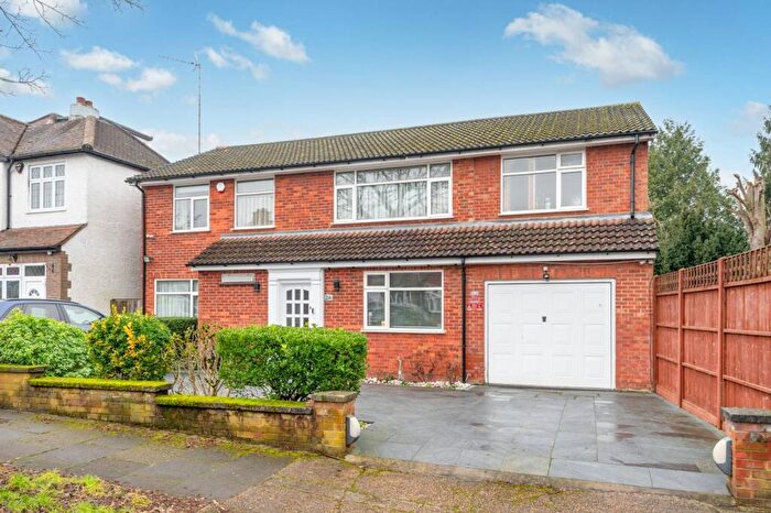 5 Bedroom Detached House For Sale In Lapstone Gardens, Kenton, Harrow, HA3