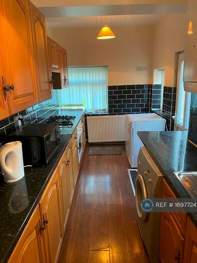 4 Bedroom Semi-Detached House To Rent In Mornington Crescent, Manchester, M14