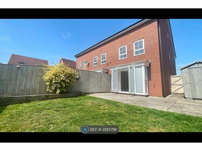 4 Bedroom Semi-Detached House To Rent In Buttercup Crescent, Northwich, CW8