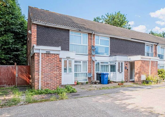 1 Bedroom Maisonette To Rent In Beeton Close, Pinner, HA5