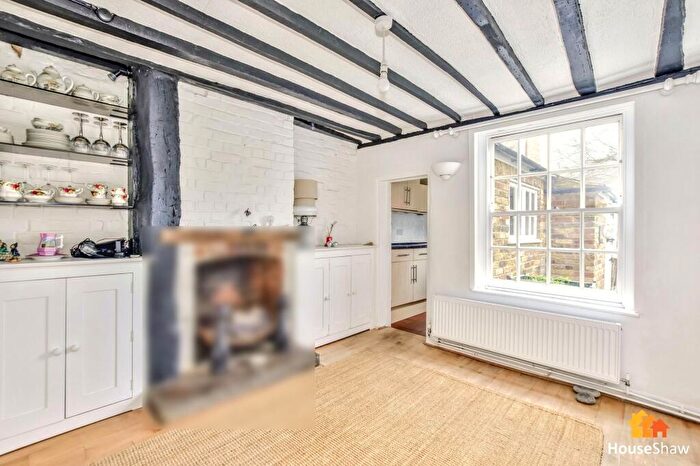 2 Bedroom Detached House For Sale In George Street, Chesham, HP5