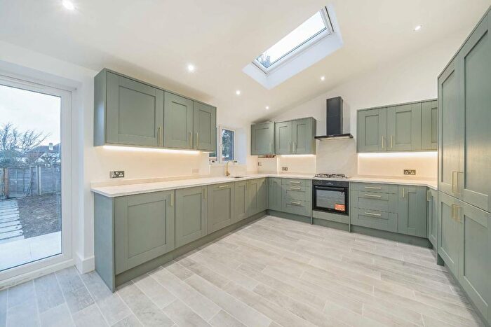 4 Bedroom End Terrace House To Rent In Christian Fields, Croydon, SW16