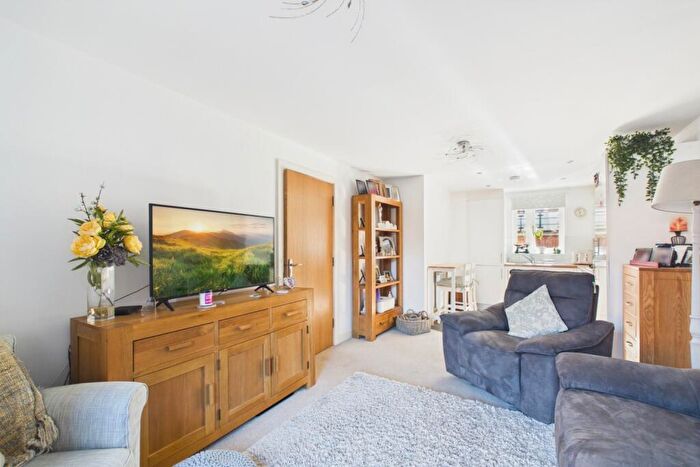 1 Bedroom Flat For Sale In Leyland Road, Dunstable, LU6