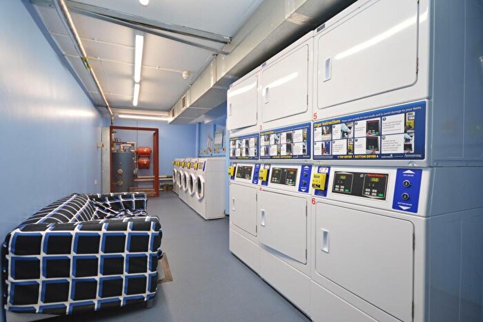 7 Bedroom Flat To Rent In Deans Court, St Georges Road, Bristol, BS1