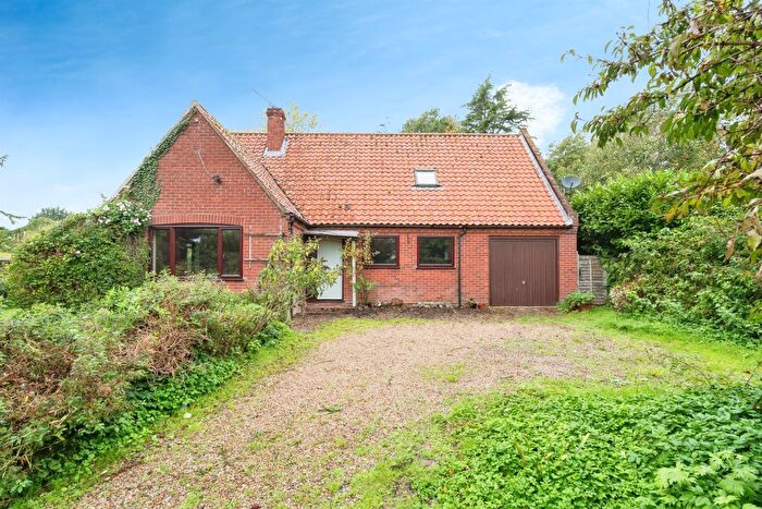 3 Bedroom Bungalow For Sale In The Street, Kettlestone, Fakenham, NR21