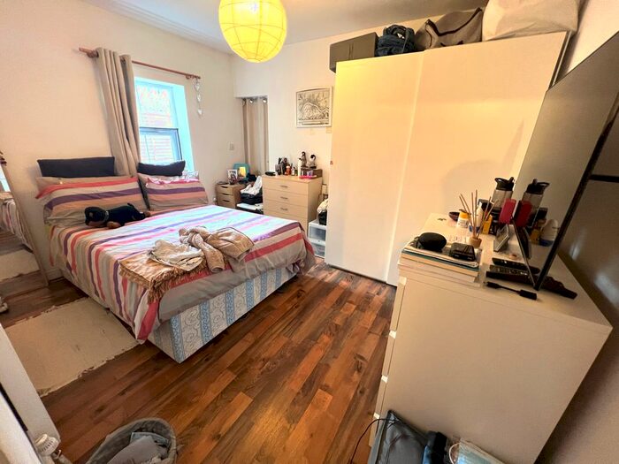 3 Bedroom Flat To Rent In First Avenue, Acton, W3