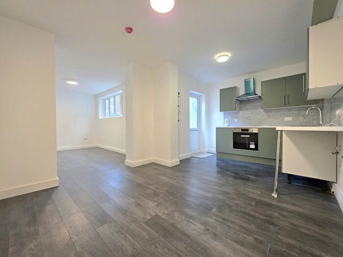 1 Bedroom Flat To Rent In Old Kent Road, London, SE1