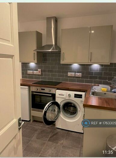 1 Bedroom Flat To Rent In Blue Boar Row, Salisbury, SP1