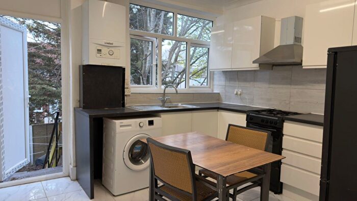 2 Bedroom Flat To Rent In Charlemont Road, London, E6