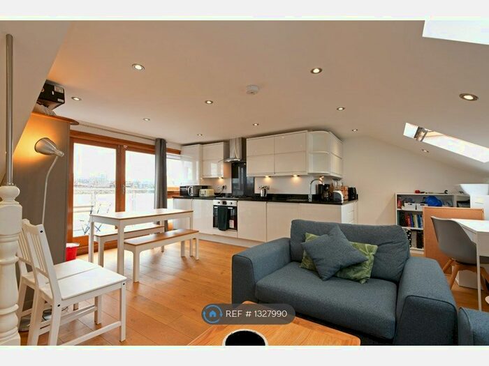 2 Bedroom Maisonette To Rent In Wallis Mews, London, N8