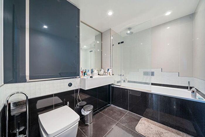 2 Bedroom Flat For Sale In City Road, Eagle Point City Road, EC1V