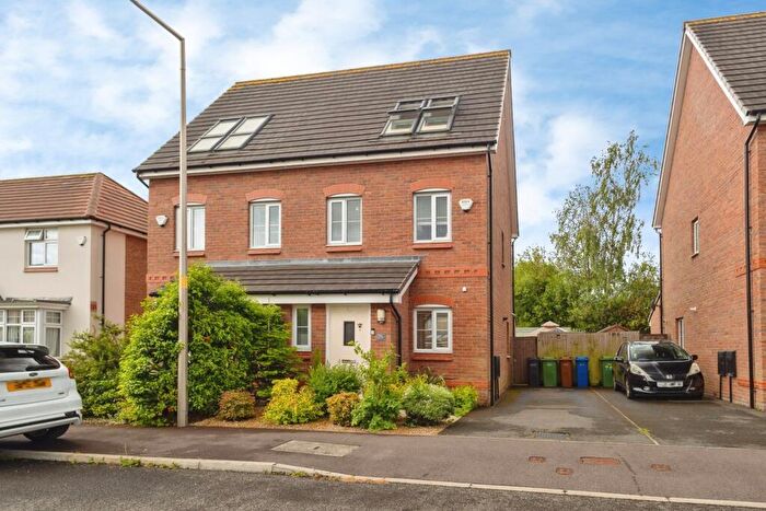 3 Bedroom Semi-Detached House For Sale In Newhaven Road, Stockport, Greater Manchester, SK5