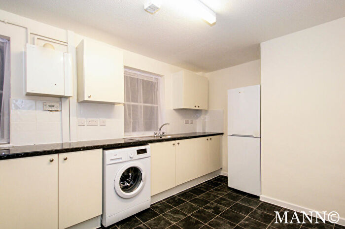 2 Bedroom Flat To Rent In Le May Avenue, Grove Park, SE12