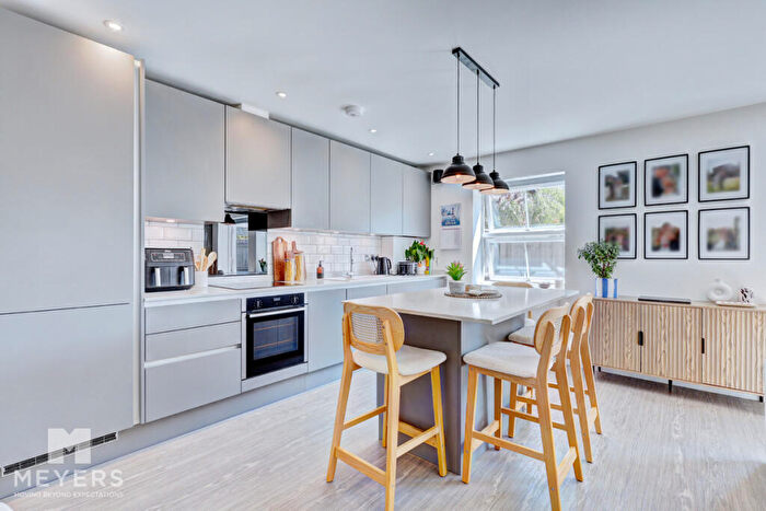 2 Bedroom Apartment For Sale In Southbourne Road, Bournemouth, BH6