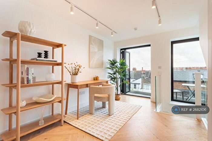 1 Bedroom Terraced House To Rent In Hythe Road, Brighton, BN1