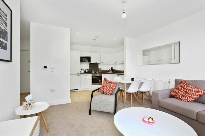 1 Bedroom Flat To Rent In Adenmore Road, London, SE6