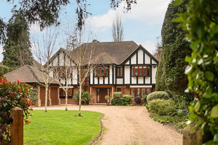 5 Bedroom Detached House For Sale In The Warren, East Horsley, Leatherhead, KT24