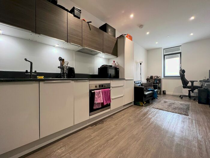 1 Bedroom Flat To Rent In Millennium Way, Bracknell, RG12