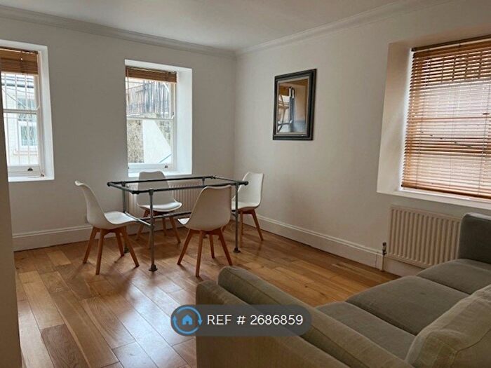 3 Bedroom Flat To Rent In Park Road, London, NW1