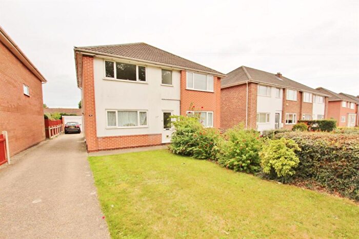 2 Bedroom Maisonette To Rent In Broadway Lane, Bournemouth, BH8