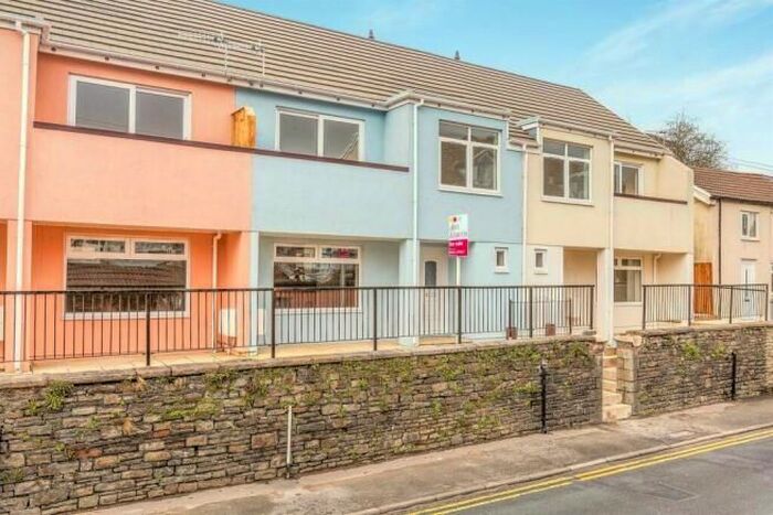 3 Bedroom Property To Rent In Ystrad Road, Pentre, CF41