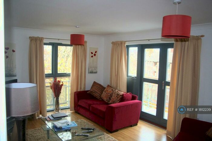 3 Bedroom Penthouse To Rent In Kenninghall Road, London, E5