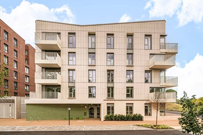 2 Bedroom Flat To Rent In Hopkins Row, Stratford, E20