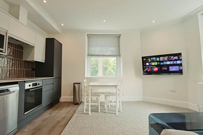 3 Bedroom Flat To Rent In Henleaze Road, Bristol, BS9