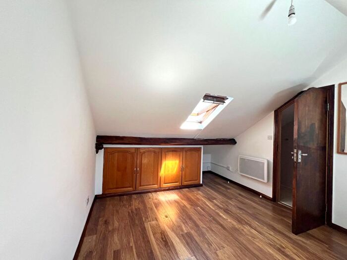 Studio To Rent In Gordon Road, Hounslow, TW3