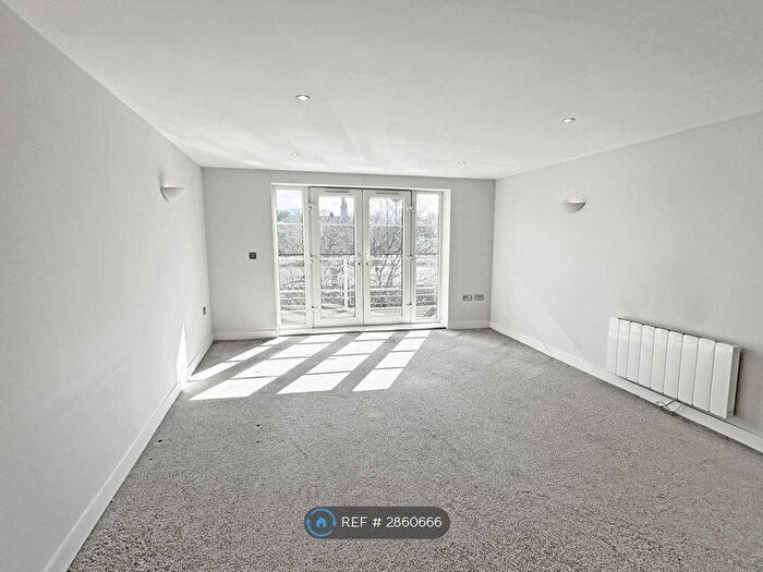 2 Bedroom Flat To Rent In Sedgley Gardens, Prestwich, Manchester, M25