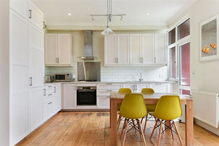 3 Bedroom Property To Rent In Laurel Road, London, SW20