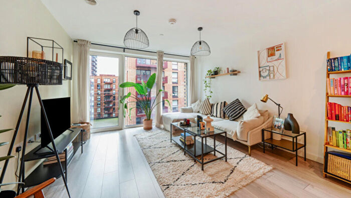 1 Bedroom Flat For Sale In New Lion Way, London, SE17