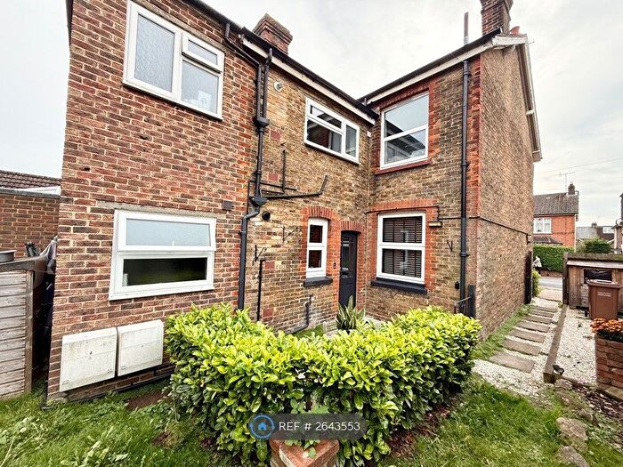 1 Bedroom Flat To Rent In Manor Road, Merstham, Redhill, RH1