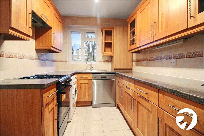 2 Bedroom Flat To Rent In Breakspears Road, London, SE4