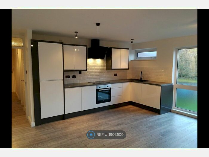 1 Bedroom Flat To Rent In Tatton Court, Manchester, M14