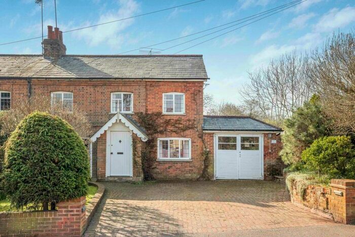 4 Bedroom Semi-Detached House For Sale In Wild Hill, Essendon, Hertfordshire, AL9