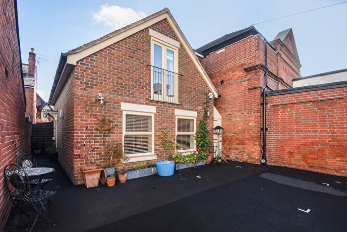 2 Bedroom Detached House To Rent In Reading Road, RG9