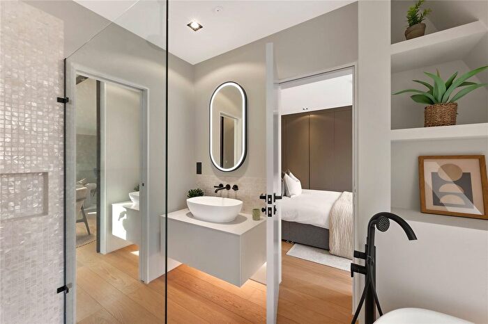 1 Bedroom Flat For Sale In Egerton Gardens, London, SW3