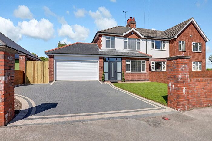 3 Bedroom Semi-Detached House For Sale In Sutton Road, Mansfield, NG18