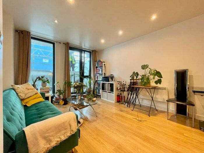2 Bedroom Flat To Rent In Webber Street, London, SE1
