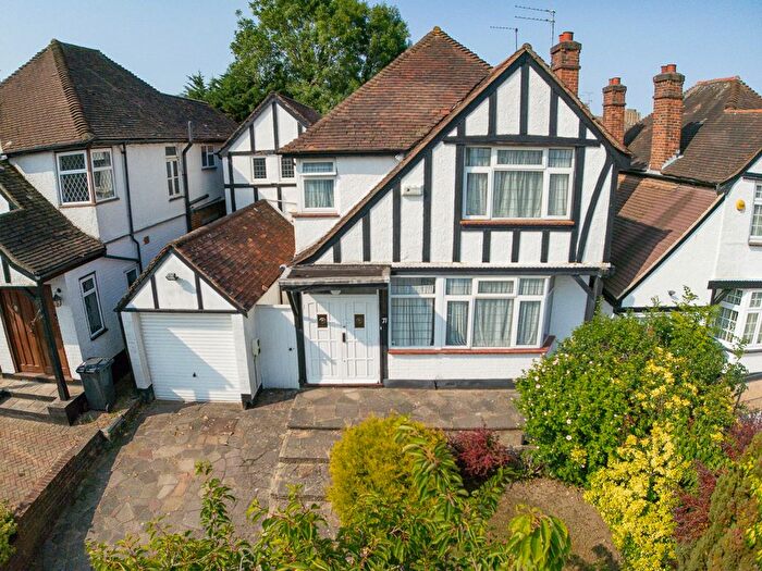 4 Bedroom Detached House For Sale In Glendale Avenue, Edgware, HA8