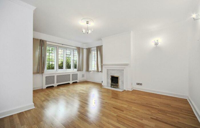 2 Bedroom Apartment To Rent In Baker Street, Marylebone, London, NW1