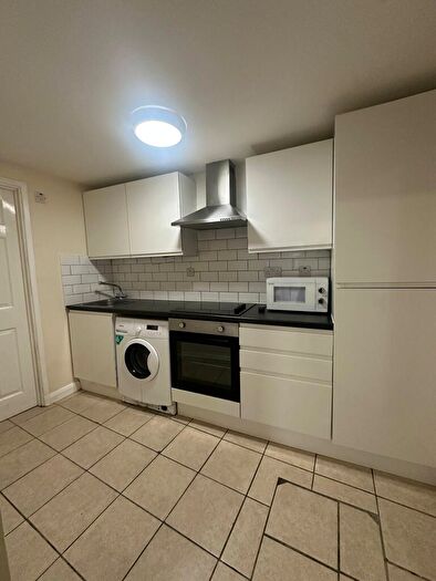 1 Bedroom Flat To Rent In Barn Court, - Park Street, Luton, LU1