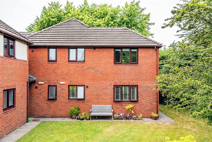 2 Bedroom Flat For Sale In Kings Court, Leyland, PR25
