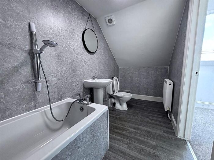1 Bedroom Flat To Rent In Edward Avenue, London, E4
