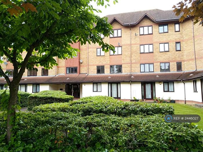 Studio To Rent In Orchard Grove, London, SE20