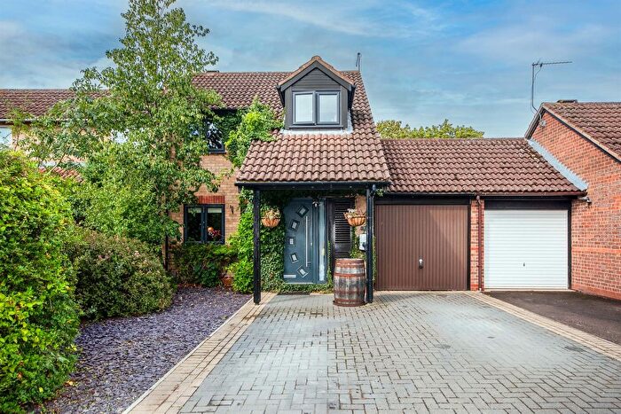 3 Bedroom Semi-detached House For Sale In Ashford Lea, Desborough, Kettering, NN14