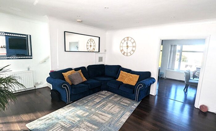 4 Bedroom Semi-Detached House To Rent In Rosemead, Benfleet, SS7