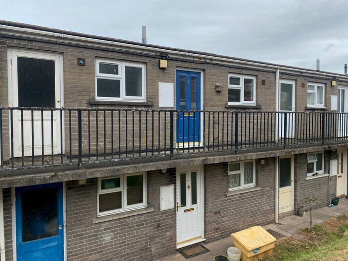 1 Bedroom Flat To Rent In Manor Court Flats, Thistle Way, Ty Sign, Risca, NP11