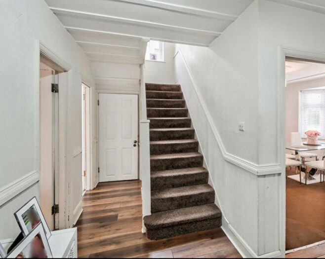 5 Bedroom Semi Detached House To Rent In Sewardstone Road, Chingford, E4